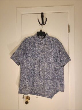 Men's Short-Sleeve Button-Up Shirt in Blue Leaf Print